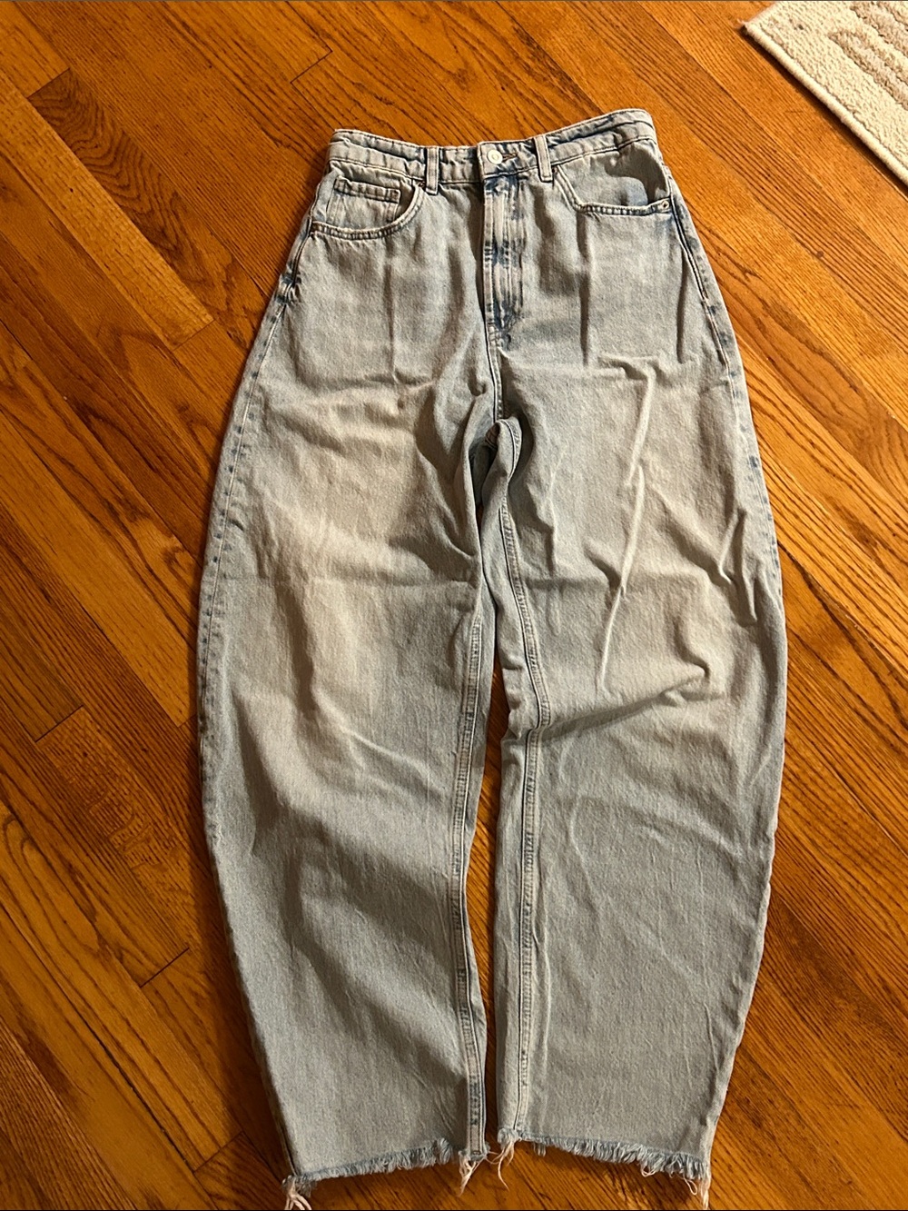 Zara Women’s High-Waist Light Wash Jeans size us 4